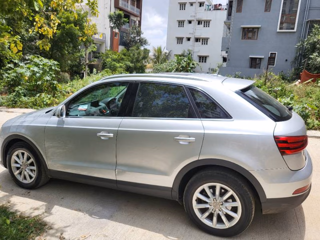 Audi Audi Q3 view 5