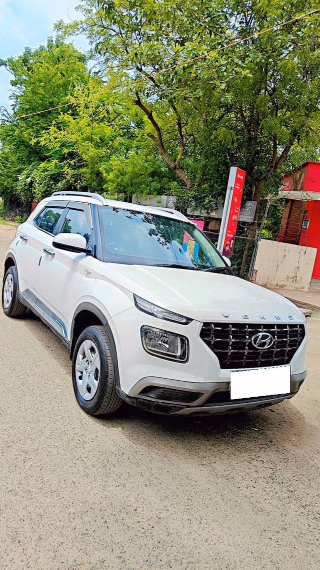 Hyundai Hyundai Venue view 2