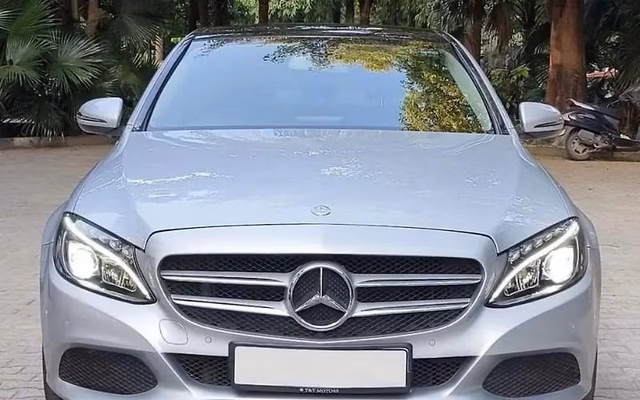 Mercedes-Benz Mercedes-Benz C-Class view 2