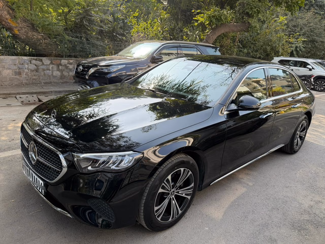 Mercedes-Benz Mercedes-Benz E-Class view 5