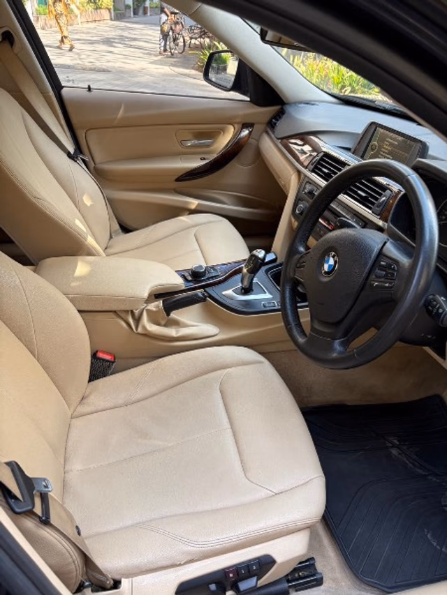 BMW BMW 3 Series view 3