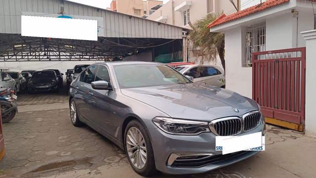 BMW BMW 5 Series view 2