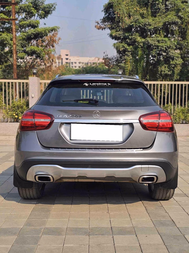 Mercedes-Benz Mercedes-Benz GLA Class view 3
