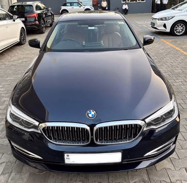 BMW BMW 5 Series view 2