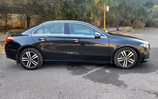 Mercedes-Benz Mercedes-Benz A-Class Limousine view 2